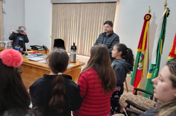 VISITA DE GRUPO DE CRIANÇAS