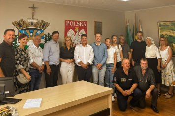 REUNIÃO COM A PRESENÇA DA CONSUL GERAL