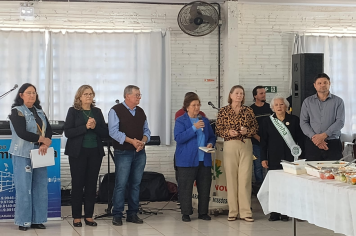 PREFEITO PARTICIPA DE ALMOÇO FESTIVO