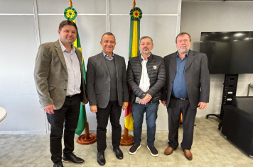 REUNIÃO NA SECRETARIA ESTADUAL DE HABITAÇÃO