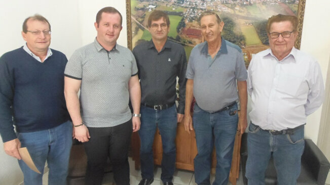 Paroquianos visitam o Prefeito Municipal