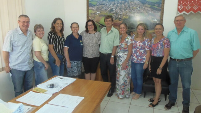 Prefeito se reúne com representantes da APAE