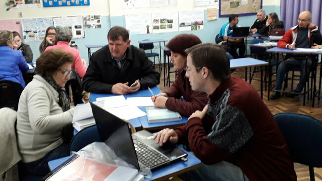 Professores das escolas Municipais e Estaduais estão Construindo o Currículo Referencial do Território Municipal
