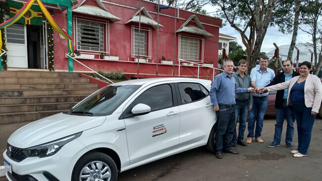 Realizada a entrega de um veículo para a Secretaria Municipal de Saúde
