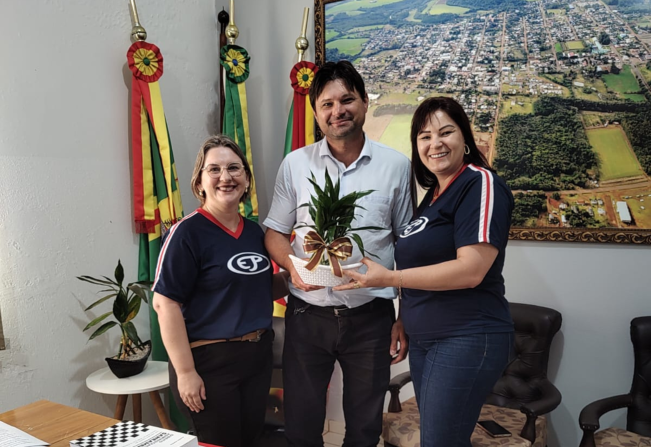 VISITA NO GABINETE: DIRETORA DA ESCOLA JOÃO PRZYCZYNSKI
