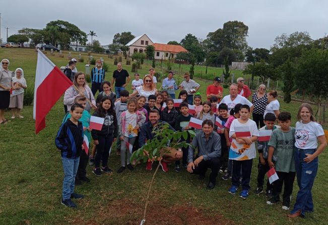 DIA DA BANDEIRA POLONESA É COMEMORADO EM GUARANI DAS MISSÕES