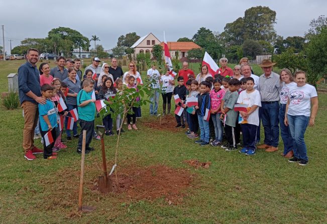 DIA DA BANDEIRA POLONESA É COMEMORADO EM GUARANI DAS MISSÕES