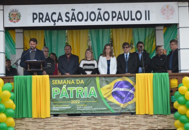 DESFILE CÍVICO E TRADICIONALISTA REALIZADO COM SUCESSO