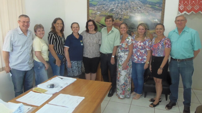 Prefeito se reúne com representantes da APAE