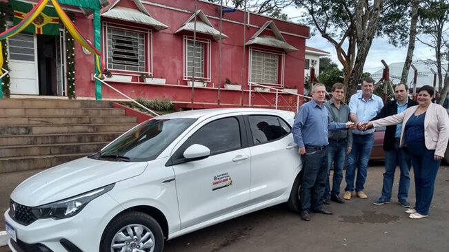 Realizada a entrega de um veículo para a Secretaria Municipal de Saúde