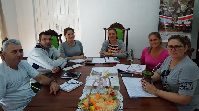 Secretaria Municipal de Educação Cultura Esporte e Turismo organiza-se para realizar XIII Olimpíada Estudantil Municipal